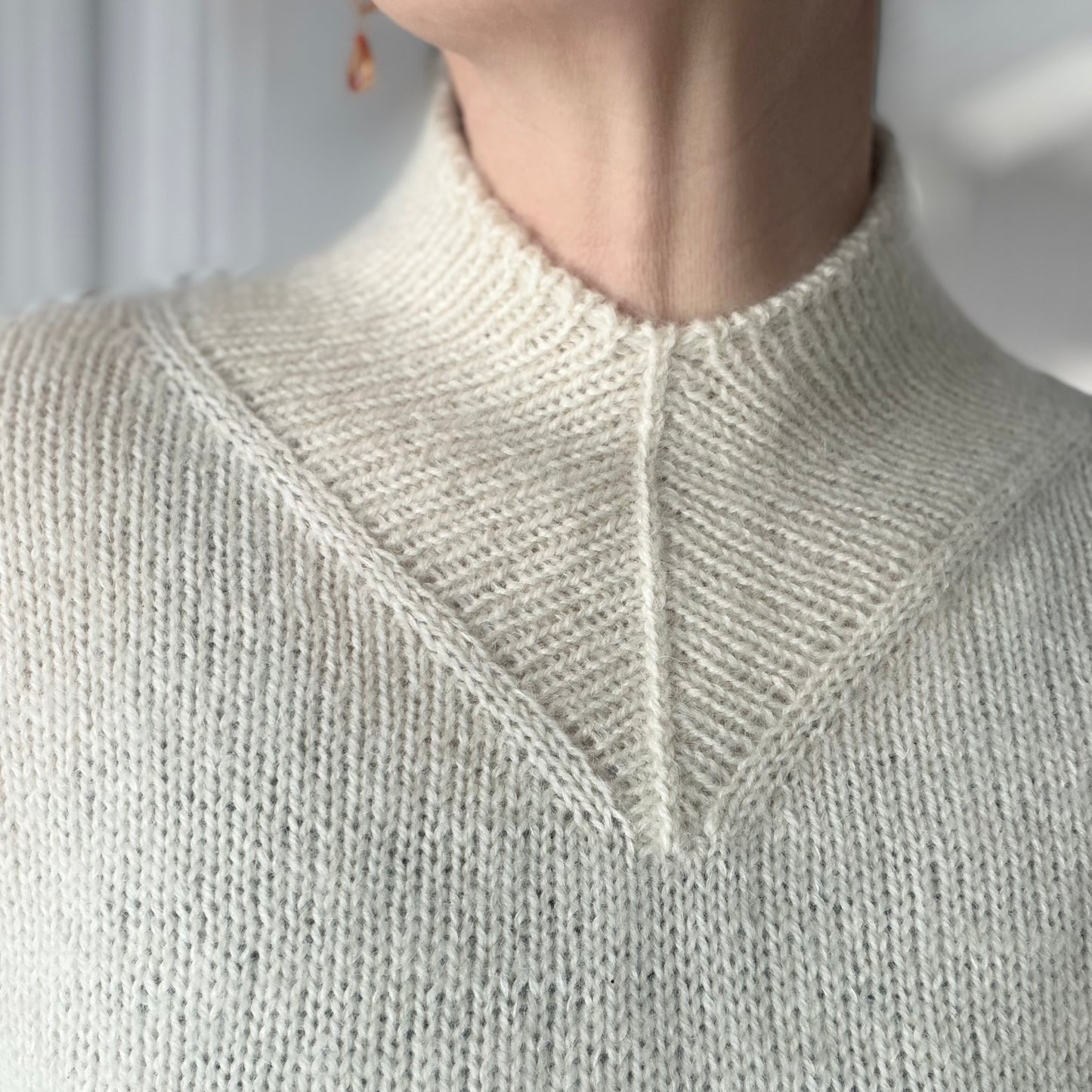 HIGH_V_LOOP_SWEATER